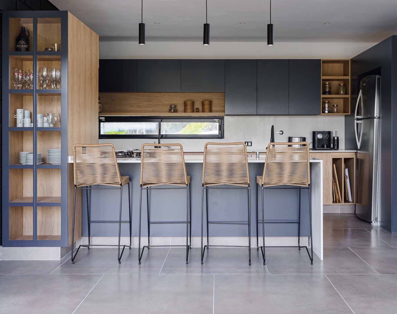 Cocina con piso Ilva Compact oscuro