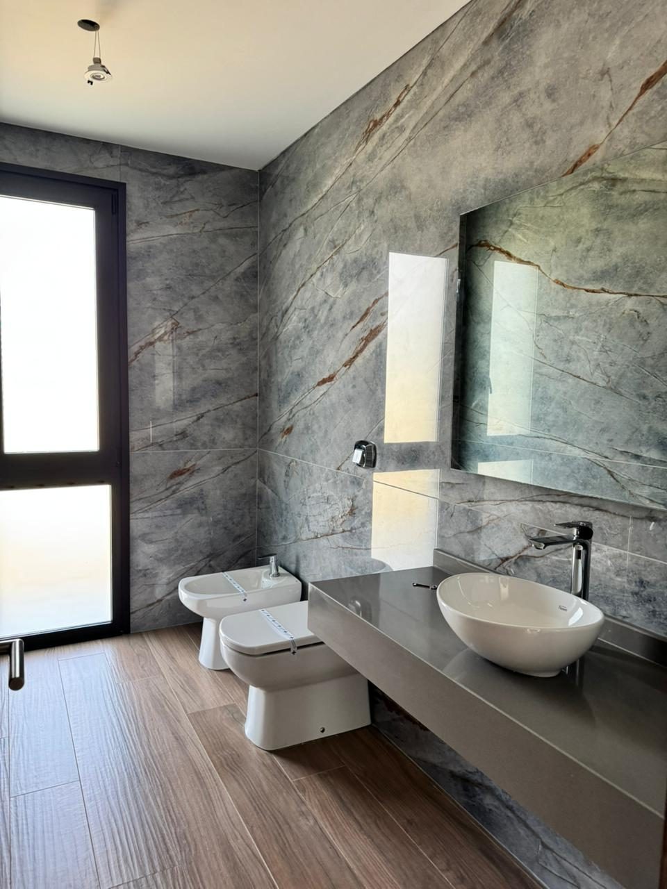 Baño con bañera en lámina SPL Monet